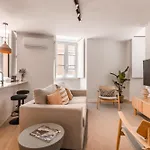 A2 Spacious & Stylish For 9 In Bica, Downtown Lägenhet