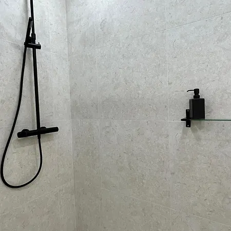 Ad2 Renovated Charm In Prime Location With Ac