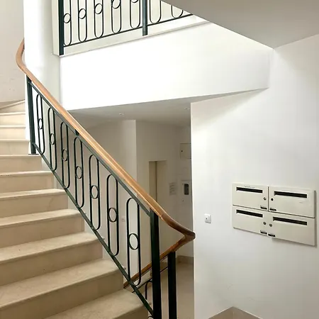 Ad2 Renovated Charm In Prime Location With Ac Apartment