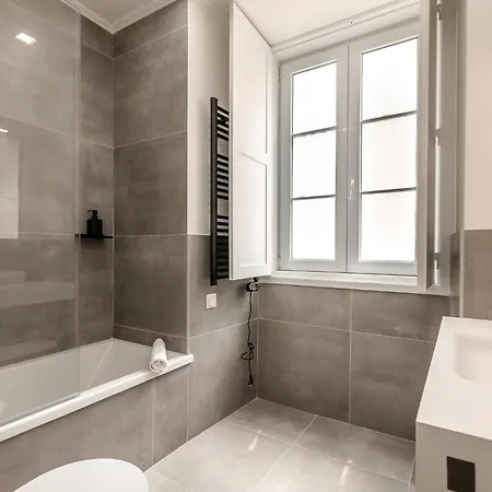 Apartmán A2 Spacious & Stylish For 9 In Bica, Downtown Lisboa