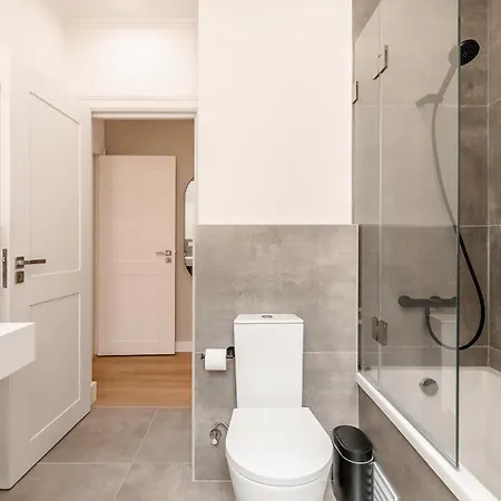 Apartmán A2 Spacious & Stylish For 9 In Bica, Downtown