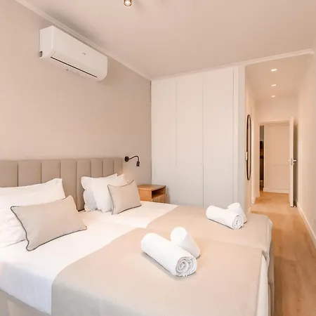 A2 Spacious & Stylish For 9 In Bica, Downtown *