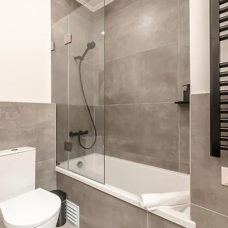 A2 Spacious & Stylish For 9 In Bica, Downtown * Lisboa