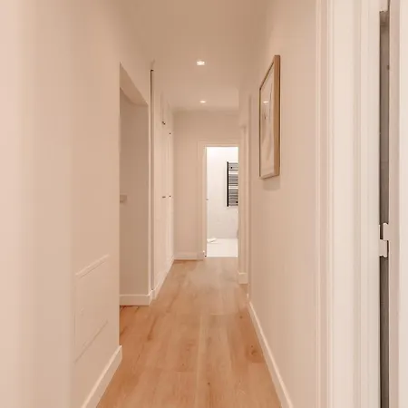 A2 Spacious & Stylish For 9 In Bica, Downtown