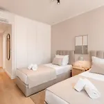 Apartment A2 Spacious & Stylish For 9 In Bica, Downtown *