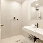 A2 Spacious & Stylish For 9 In Bica, Downtown Apartment *