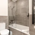 A2 Spacious & Stylish For 9 In Bica, Downtown * Lissabon