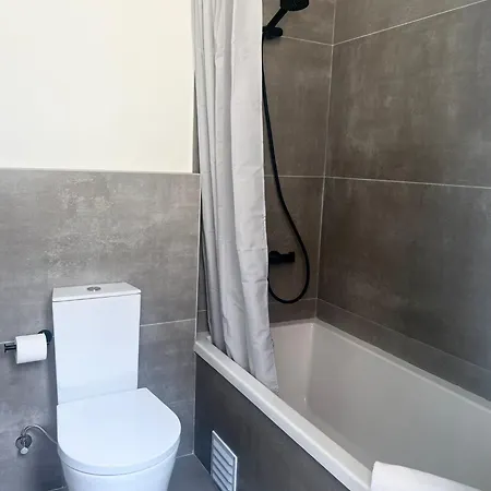Ad2 Renovated Charm In Prime Location With Ac *