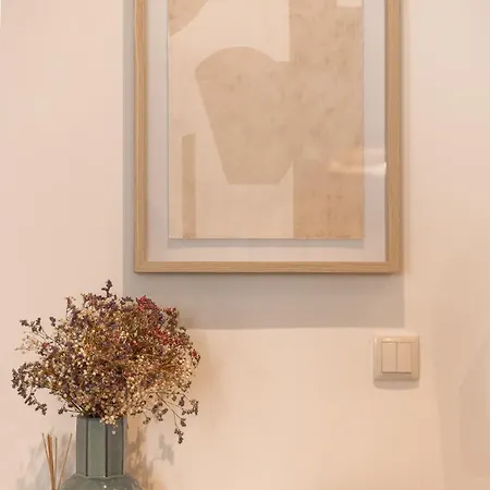 A2 Spacious & Stylish For 9 In Bica, Downtown Lisbon